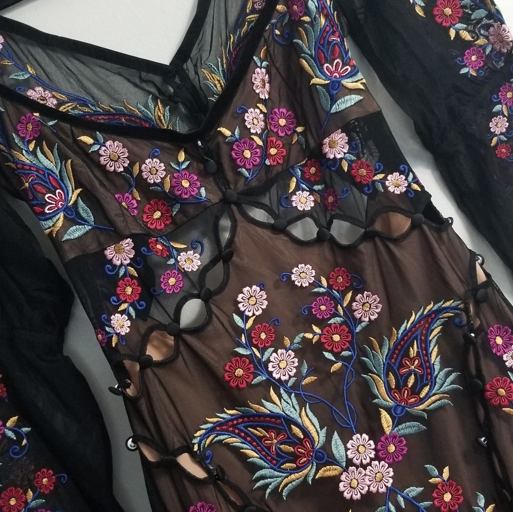 🔥LAST 1🔥NWT FL&L EMBROIDERED MAXI ESTER DRESS - Picture 5 of 6